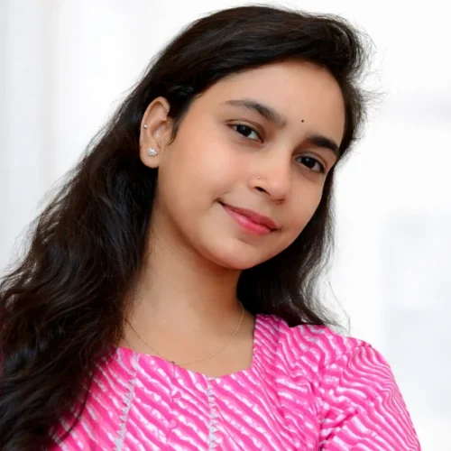 Arti Thakur - Social Media & Creatives Expert